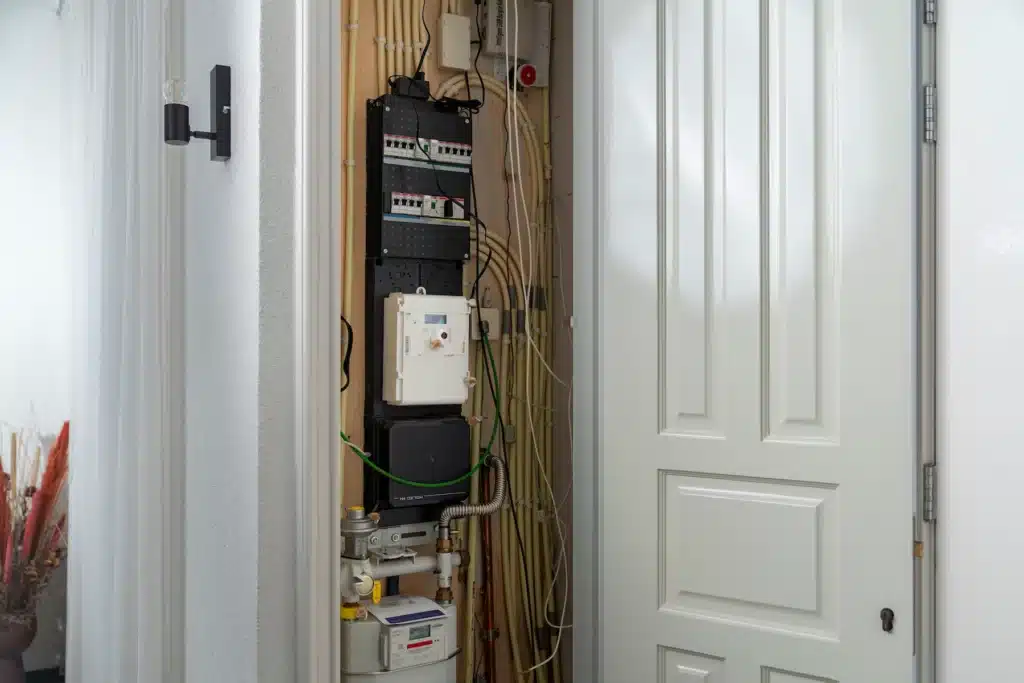 foto van een meterkast in een huis
